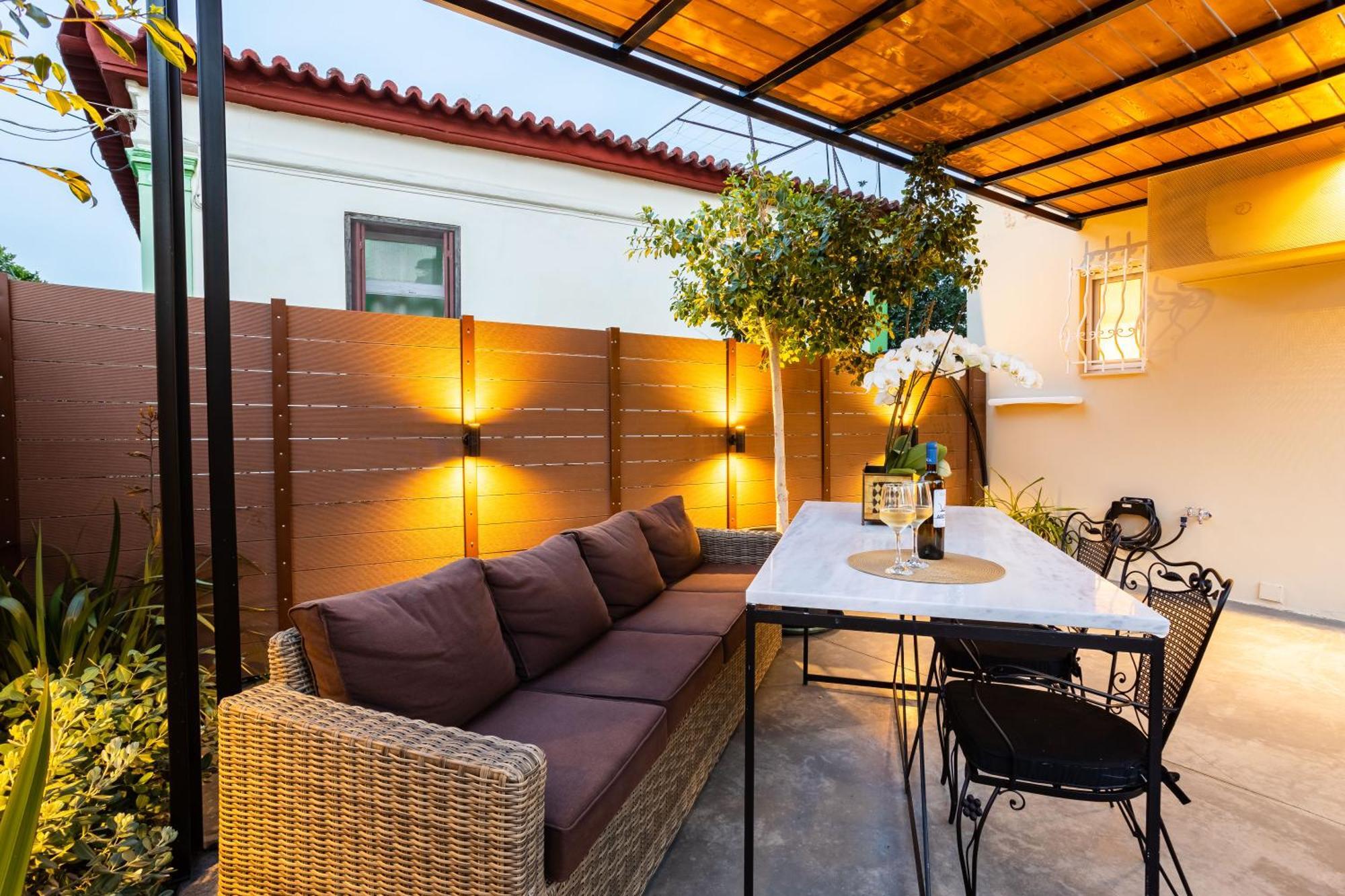 Villy'S Comfort Zone Apartments Kalamata Esterno foto