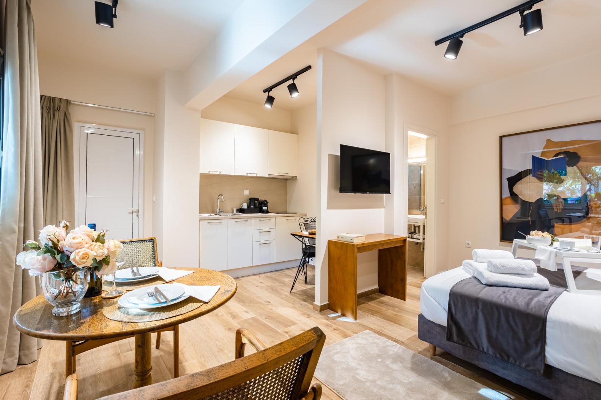 Villy'S Comfort Zone Apartments Kalamata Esterno foto