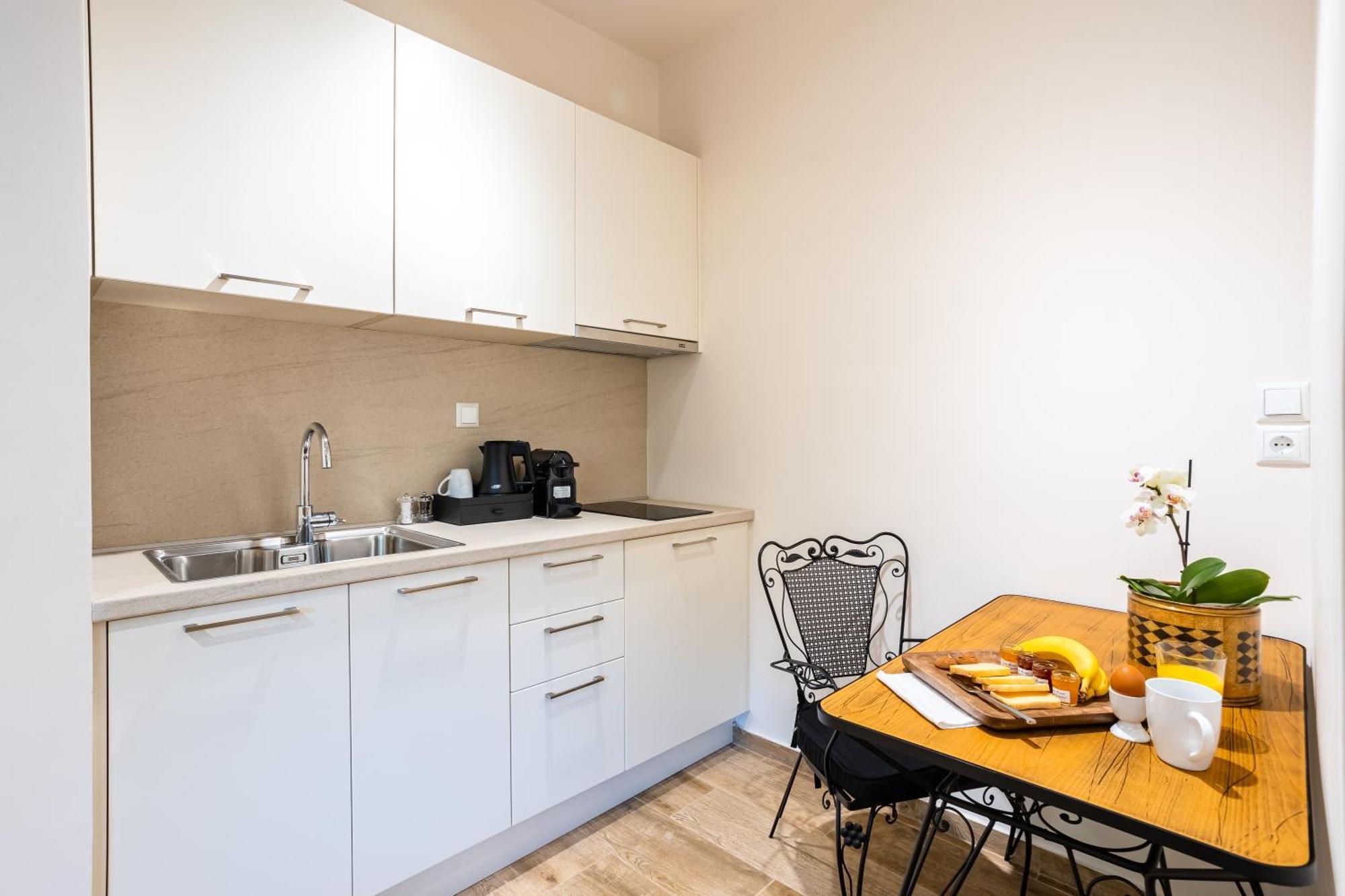 Villy'S Comfort Zone Apartments Kalamata Esterno foto