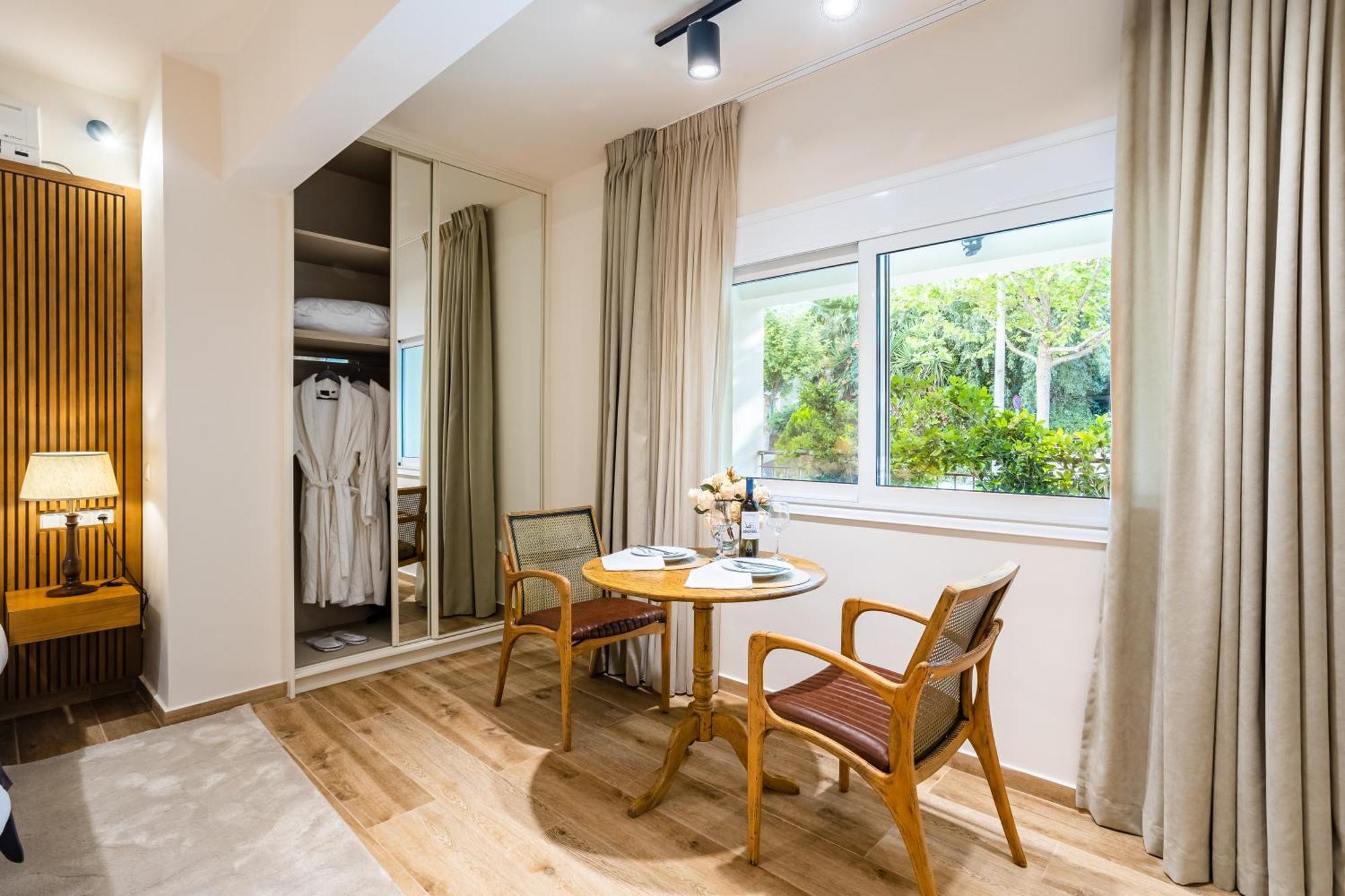 Villy'S Comfort Zone Apartments Kalamata Esterno foto