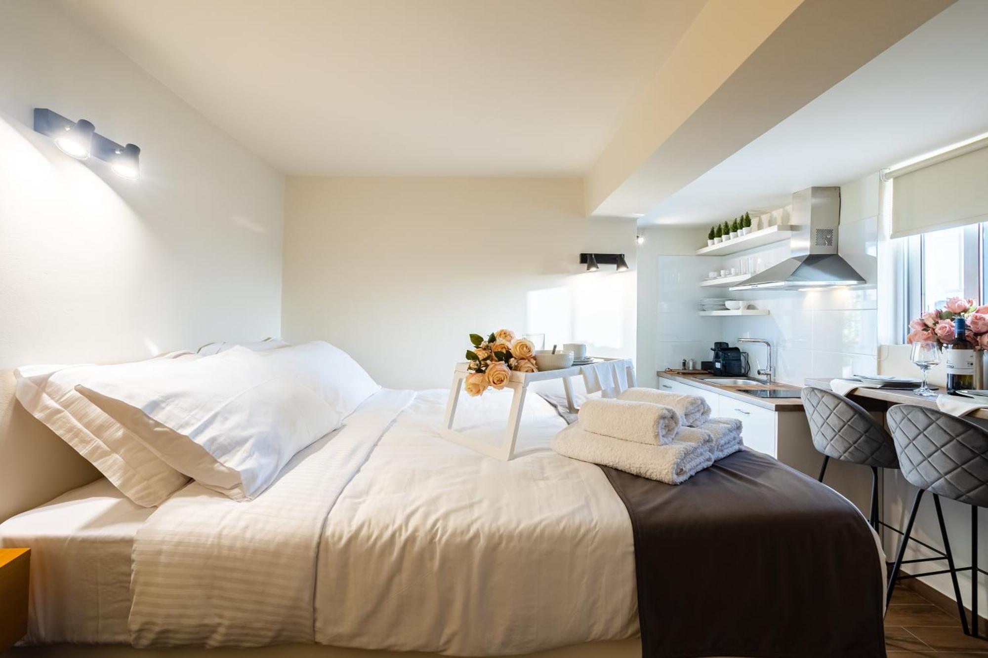 Villy'S Comfort Zone Apartments Kalamata Esterno foto