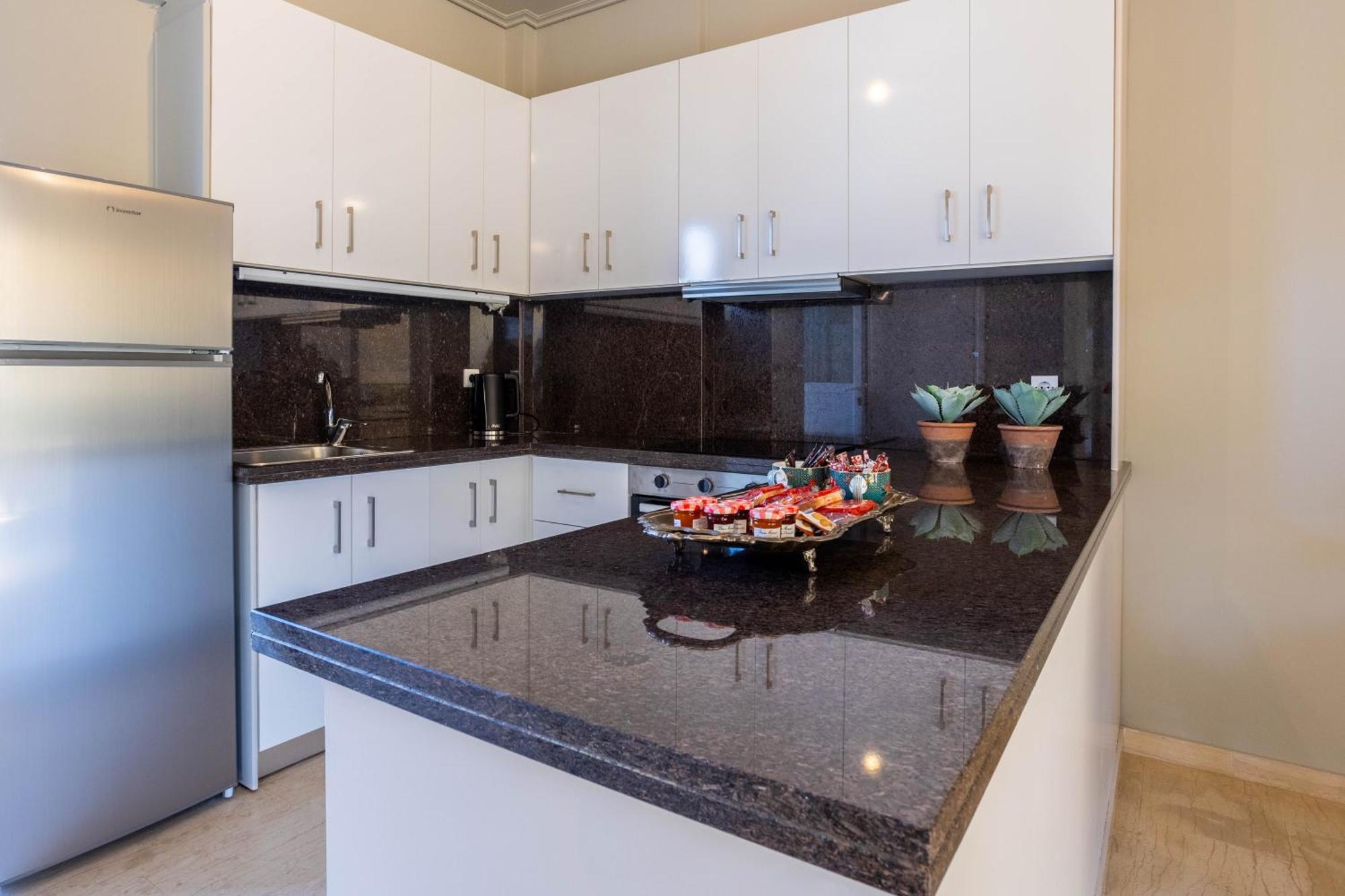 Villy'S Comfort Zone Apartments Kalamata Esterno foto